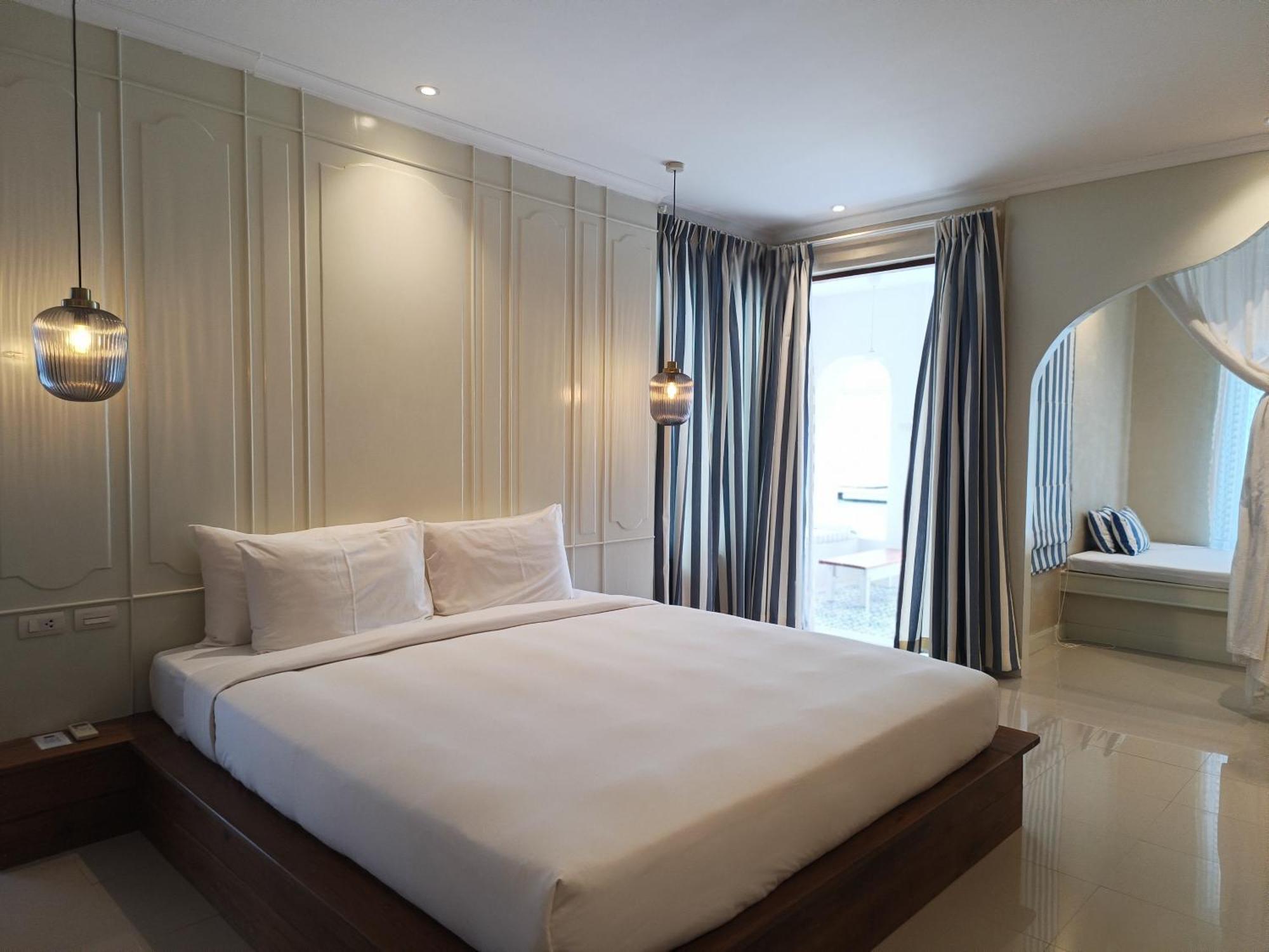 The Oia 5* Pai