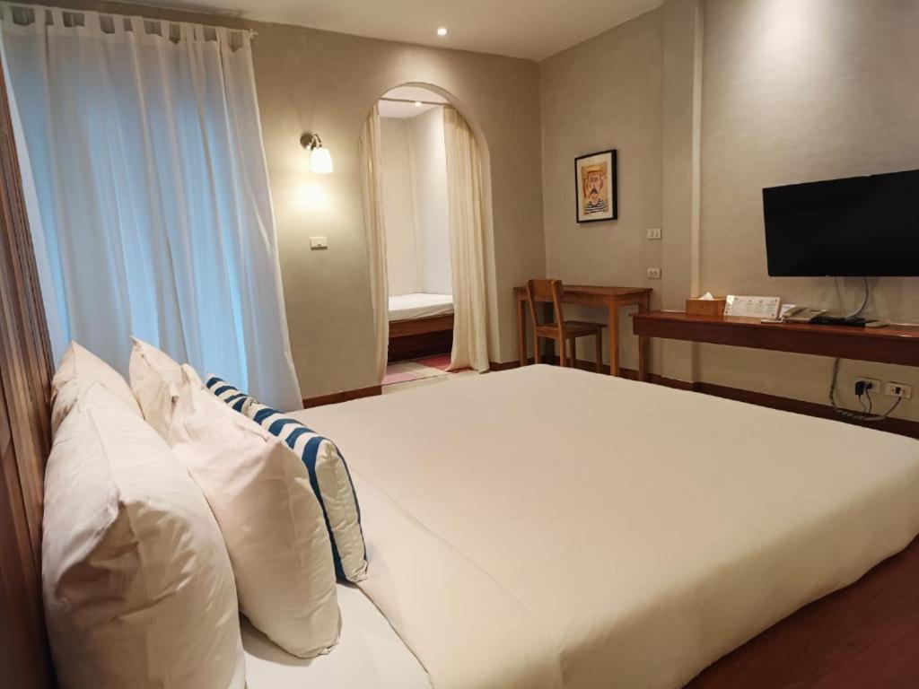 The Oia Resort 5*